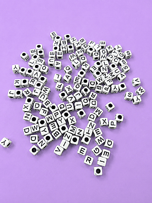 6x6 mm Harf Boncuk 100'lü Paket – Beyaz Kare Alfabe Boncuğu Takı Yapımı ve DIY Malzemesi (1)